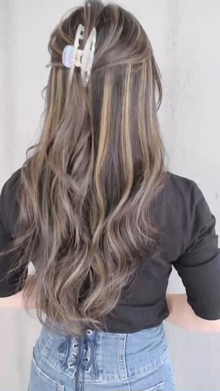 ハイライト等のデザインカラーを中心に、簡単可愛いオシャレなスタイルを提案しています
★
思った様なハイライトにならない
白髪が気になるけどお洒落な色にしたい
巻き方が古くなる
うまく髪をまとめれない
等々、遠慮なくご連絡してください
結んでもおろしても可愛いMarianaオリジナルのハイライトがおすすめです
★
ご質問等ありましたら、お気軽にDMに連絡してください 
皆様のご来店お待ちしています
★
★
#大分#大分市#西大分#マリアナ#大分市美容室#大分美容室#大分ハイライト#大分市ハイライト 