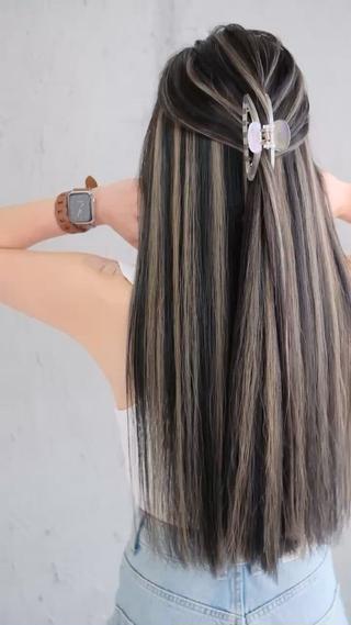 ハイライト等のデザインカラーを中心に、簡単可愛いオシャレなスタイルを提案しています
★
思った様なハイライトにならない
白髪が気になるけどお洒落な色にしたい
巻き方が古くなる
うまく髪をまとめれない
等々、遠慮なくご連絡してください
結んでもおろしても可愛いMarianaオリジナルのハイライトがおすすめです
★
ご質問等ありましたら、お気軽にDMに連絡してください 
皆様のご来店お待ちしています
★
★
#大分#大分市#西大分#マリアナ#大分ハイライト#大分市ハイライト 