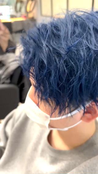 ブリーチ2回でつくる 

ディープブルー

履歴によっては1回で出来る場合もあるのでご相談ください！！ 