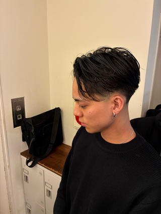 海外風かきあげスタイル。
トップと前髪のみのスポットパーマで自然な立ち上がりを再現。
直毛でセットが決まらない方、朝を楽にしたい方におすすめです。 