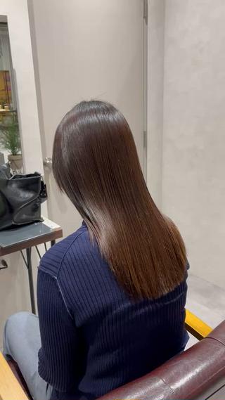 酸性ストレートとトリートメントでツヤツヤに
癖によるポワポワ髪の毛も縮毛矯正で解決できます！ 