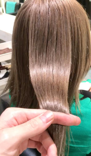 ミディアム カラー ハイトーン/ブリーチ 似合せカット/パーマのヘアスタイル