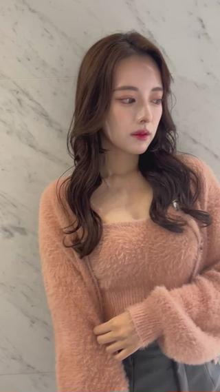 顔まわりのカットで印象とても変わります

【お気に入りしてカウンセリングでお使いください】
今まででこんなことないですか？

︎どこに行っても韓国っぽくならなかった
︎顔周りの感じが伝わったことがない
︎自分に似合う前髪が分からない
︎レイヤーカットをしてみたい
︎後れ毛を作ってみたい
.
そんな方はぜひ一度僕にお任せ下さい！！
.
綺麗な毛流れのレイヤーカット・インナーカラーが得意です♡
.
大阪心斎橋で韓国ヘアお探しの方はぜひ
（@lond.daisuke)にお任せください
.
質問などあればお気軽にDMお待ちしてます
.
お客様一人一人髪の毛の乾かし方からスタイリング方法、お手入れ巻き方全てお伝えさせて頂きます 