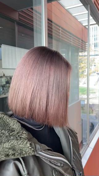 ショート カラー ブリーチ/髪質改善/ ハイトーン/暖色のヘアスタイル