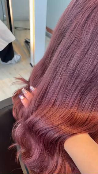 ロング カラー ブリーチ/髪質改善/ ハイトーン/暖色のヘアスタイル