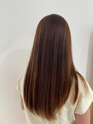 縮毛矯正で、うるつやヘアに
トリートメントも一緒にしたのでダメージレスでさらにサラサラに！ 