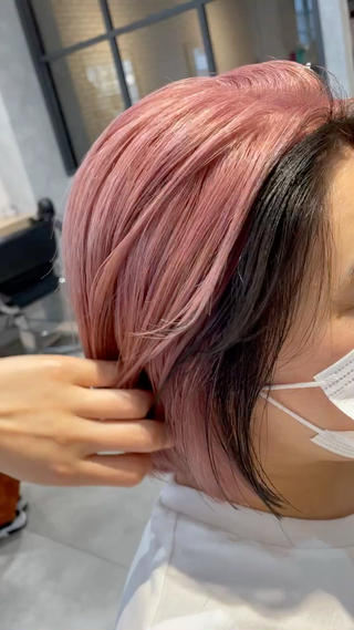 ブリーチを2回以上してベースはpinkに！
フェイスフレーミングで濃いめグレーを！ 