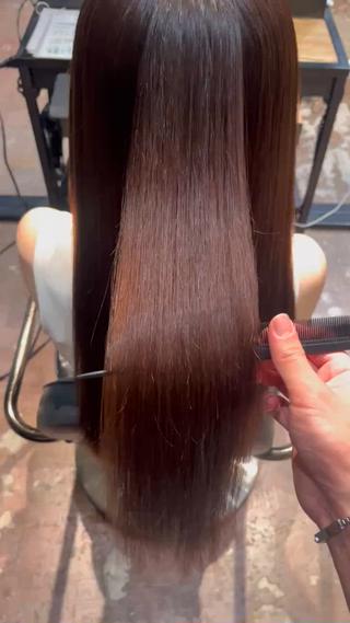 弱酸性縮毛矯正でダメージを4分の1カットして仕上がりも自然で落ち着きのあるうる艶髪に

是非あなたのお悩みを一緒に解決させて下さい！ 