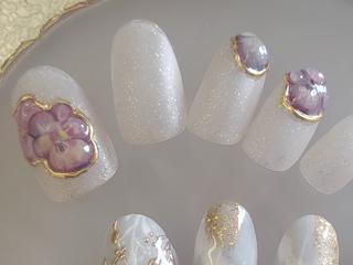 どんなモチーフでもお描きします
キュートさと上品さを兼ね備えたネイル 