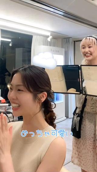 アシンメトリーで少し個性的な編みおろし️
とってもお似合いでした
ヘアセットが完成したときの表情が素敵すぎました 