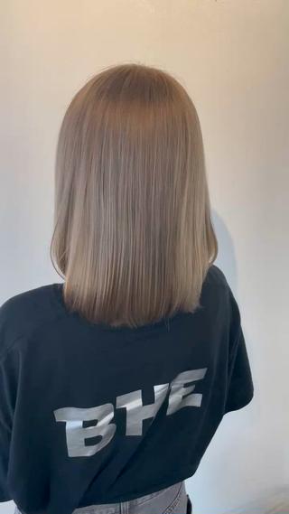 #ホワイトミルクティー
ブリーチ2〜3回ベース

艶々ハイトーンカラーお任せください 