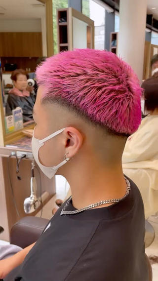 ショート カラー メンズ 小見 翔平のヘアスタイル