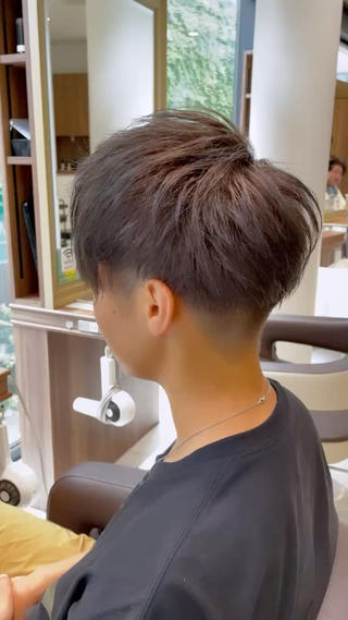 ショート カラー 小見 翔平のヘアスタイル