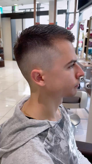 ショート メンズ 小見 翔平のヘアスタイル