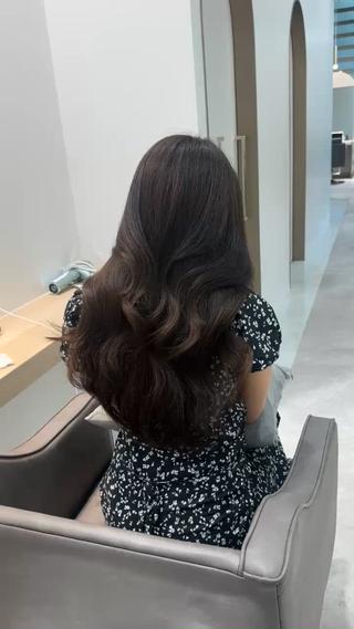 コテ巻きも得意です
こちらは髪質改善カラー.*・゚