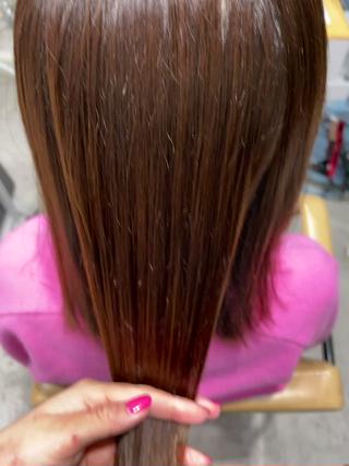 少しの癖でも伸ばしてみませんか？
縮毛矯正⊕TOKIOトリートメントで更にサラサラヘアーに
今年の春はサラサラヘアーで迎えましょう！！ 