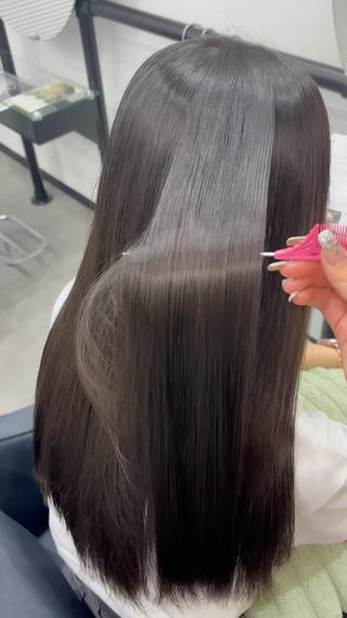 縮毛矯正モデル募集中️髪質やクセに合わせた自然なストレートに仕上げます

丁寧な施術でダメージを最小限に、艶のあるストレートヘアへ
 
