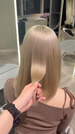 ハイトーン×うるつやトリートメント️
当日でもトリートメントお付けできます