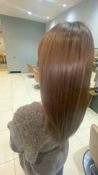 艶々で綺麗な髪色に！フォギーベージュで柔らかいブラウンカラー髪質改善トリートメントで最高なツヤサラ髪ゲット！ 