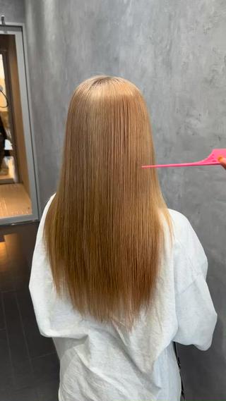 ツヤサラハイトーンカラー

ケア剤を付けることでダメージや切れ毛を最小限に抑えて髪の毛をサラツヤにしてくれます！！

ケア剤は+2,000円でお付けすることが出来ます！！
ご興味がある方はカウンセリング時にお伝えください！

 