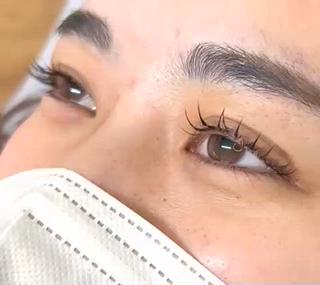 フラットラッシュ120本
Dカール 目尻長めデザイン♡
コーティングで束間仕上げ