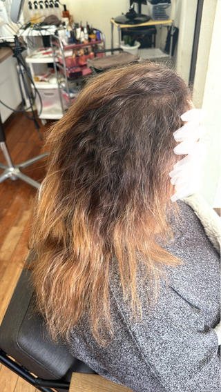 ️話題の*真酸性ストレート*️
癖が強くてなかなか薬が効かない方。
・何度もヘアカラーを重ねた結果、髪が傷んできた方
・クセ・うねりが気になる方
・髪が乾燥してパサつく方
・髪が広がりやすくまとまりにくい方
是非試してみませんか?