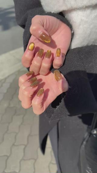 太陽の光が当たって、どの角度から見てもキラキラです︎
マグネットネイルの中でも、
フラッシュマグネットというマグネットをしようしており、　暗闇でフラッシュをたくと更に輝きます
この機会に試してみてください︎

マグネットネイルも
フレンチネイルと同じ価格になります︎ 