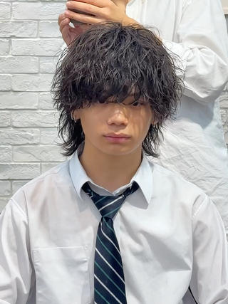 【束感波巻きツイストスパイラルウルフ】
元【東京原宿メンズ有名店】5年勤務
有名店出身だからこそのクオリティをお約束します！
お客様のライフスタイルやファッションに合わせた技術を提供
#波巻きスパイラル#波巻きツイスパ#ラウンドマッシュ#ラウンドマッシュウルフ#メンズウルフ 