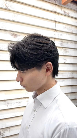 ニュアンスフェザーパーマ
ワックスならフェザーに！オイルやバームならナチュラルなニュアンス毛流れに！セットの仕方で両方楽しめます！

元【東京原宿メンズ有名店】5年勤務
有名店出身だからこそのクオリティをお約束します！
⁡決めすぎないラフに馴染むパーマヘアが得意です！ 