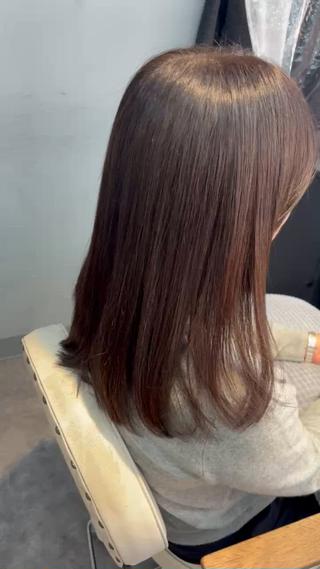 ナチュラルなベージュ系で白髪染め。
髪質改善カラーをする事で、最上級のツヤ髪に…
-15歳若返りします 