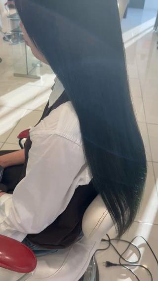 暗めのカーキグリーン！！
透明感が抜群すぎる！！

#山形カラー　#山形ブリーチ無しカラー　#山形美容室　　
#山形ヘアカラー 