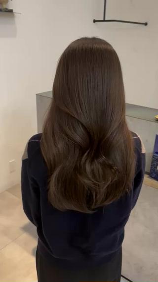 ྀིྀིオリーブベージュカラー

今大人気のオリーブカラー

オリーブ感は好みに合わせて調節できます️
オリーブ強めで暗めがいい方にはオリーブグレージュがおすすめですྀི

ーモデル料金ー

カット￥0

カット+カラー ￥4400

分からない事が御座いましたら、お気軽にご相談下さい！

#オリーブ #オリーブベージュ #オリーブグレージュ 
#韓国巻き#くびれヘア#ワンホン#レイヤーカット#顔周りカット#ワンカール#美髪#艶髪#暗髪#ロングヘア#ミディアムヘア#ベージュ#グレージュ#ブルーブラック 