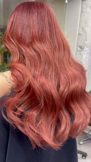 ブリーチしても艶々
透明感たっぷりです!
最新のケア剤を使っているので傷ませたくない方是非お待ちください
カラーも春にも人気のピンクです