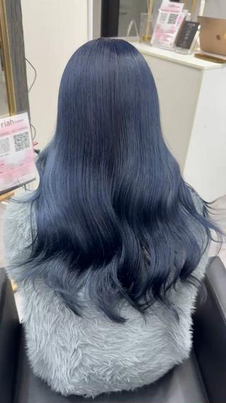 ブリーチカラーで透明感たっぷり!!
ブリーチ 1回〜2回でできるブルーカラー
初めてカラーされる方にもおすすめです!
色落ちもミルクティーぽくなるので人気です
是非お任せ下さい