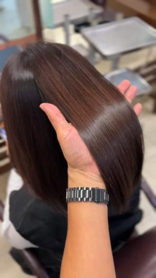 セミロング 越納 陸のヘアスタイル