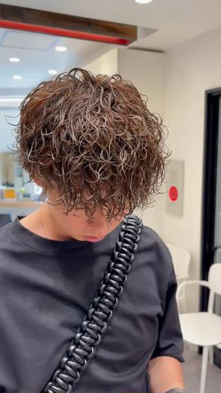 波巻きパーマ
リッジの効いた動きのあるパーマです！

動きが欲しい方はおすすめです 