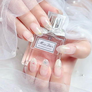 ラメグラデーションラメとベースカラー追加でクリア感たっぷりのラメネイルに 