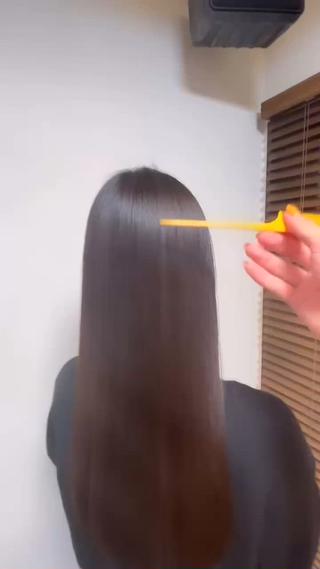 パヤパヤした髪の毛が気になるというモデル様、矯正でかわかすだけで理想の髪になるようにさせて頂きました！

ありがとうございました️ 