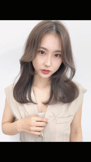 セミロング カラー トレンドヘア🌿 chinariのヘアスタイル