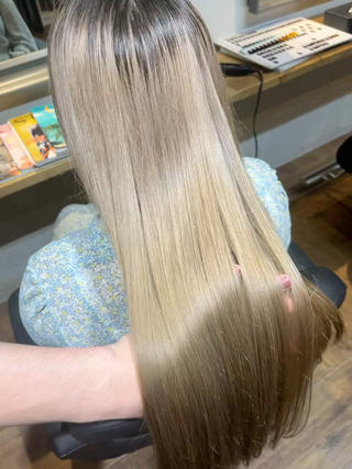 #TOKIOトリートメント #スーパーロング #ブリーチ
ハイダメージの方でも手触りが良くなりサラサラに仕上げます 