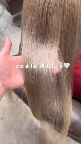 可愛すぎるホワイトベージュカラーです
ブリーチ2回は必須となります！
ぜひハイトーンはお任せ下さい 