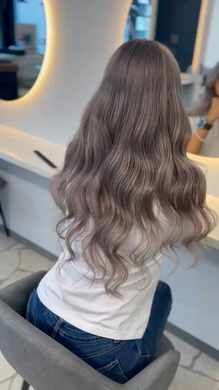 シールエクステ、寒色系ハイトーンは是非ご指名下さい!
ブリーチ回数、シールエクステの本数をしっかりカウンセリングで決めて無理のない施術を心がけているので安心して悩みや気になる点をお話しください!