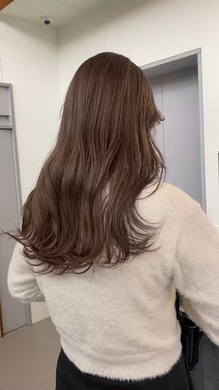 明るくしたい方にお勧め!
1番弱いブリーチで作る柔らかベージュカラー色落ちも黄色っぽく抜けないように丁寧にカウンセリングからさせていただきます!