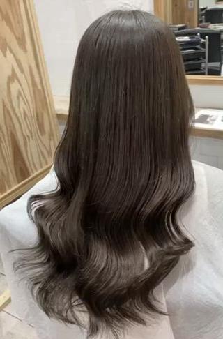 オリーブベージュ