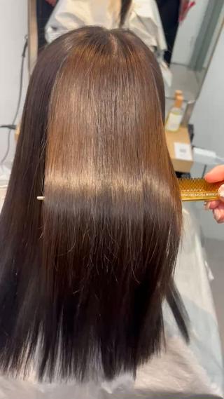 梅雨の時期に向けて【髪質改善straight】

柔らかい質感は残しうねり、広がりを解消してくれます！
モデル料金でのご案内です‪‪︎‬ 