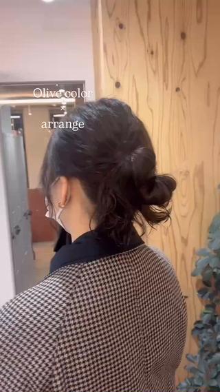 オリーブベージュ