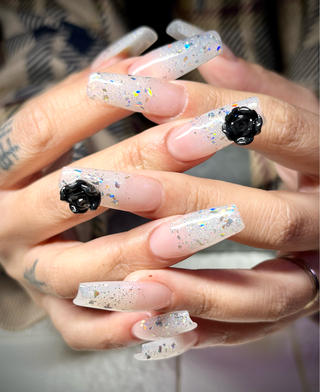 スカルプ10本、パーツ別途
透け感のあるラメグラ

いつもありがとうございます 