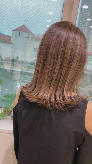 外ハネハイライト

ミルクティーベージュのハイライトが大人気です 