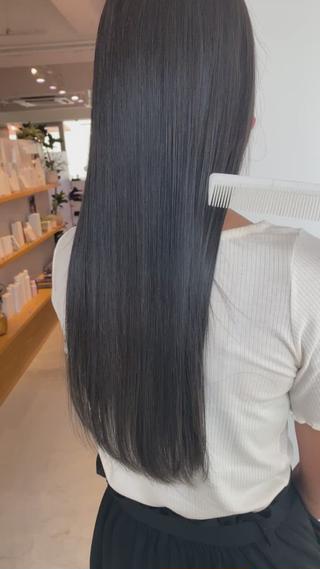 ハイライト履歴から作るダークグレージュ

ハイライトをしているからこそでる透明感と髪質改善のツヤがキレイです 