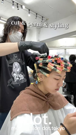 ・サロンワークの様子です！

・パーマは基本自分も巻かせていただきます！

・許可を頂いた方のみ撮影させて頂いてます！ 
